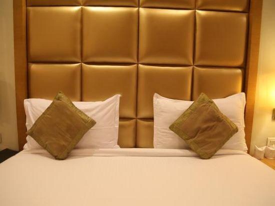 Hotel Almondz New Delhi